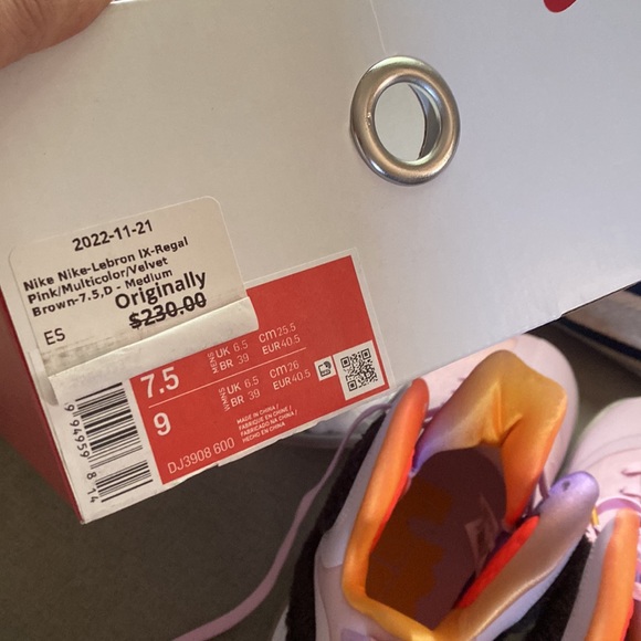 NIKE Lebron IX Regal pink multicolor NWT 7.5 men - Picture 14 of 14